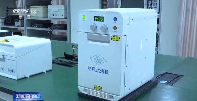 神舟二十一号乘组携手实现“人类第一次在太